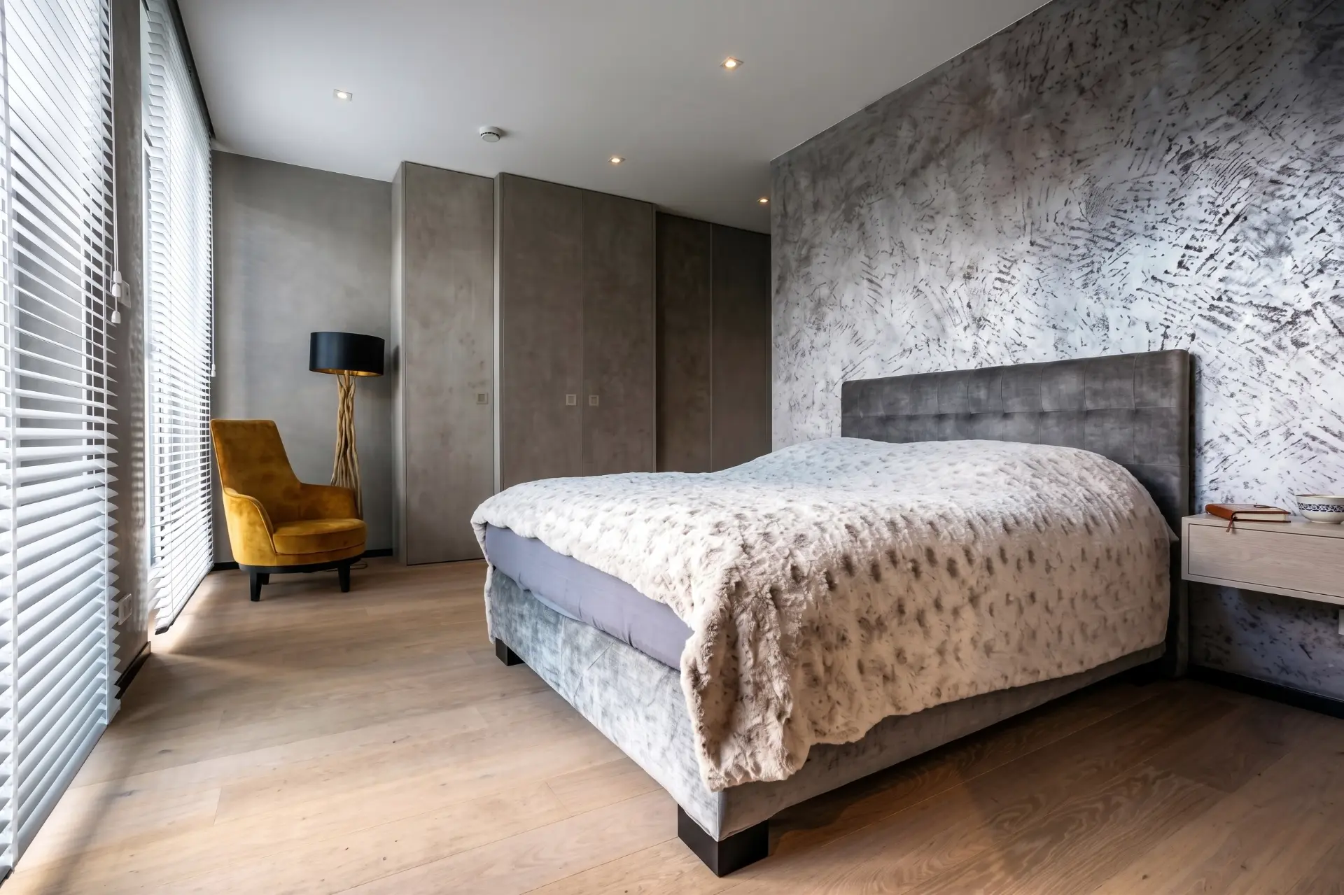 Innenraum mit Wand und Decke